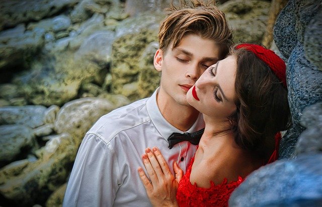 Muitos casais buscam formas de reacender a paixão e o desejo sexual colocando em risco o relacionamento sem perceber.